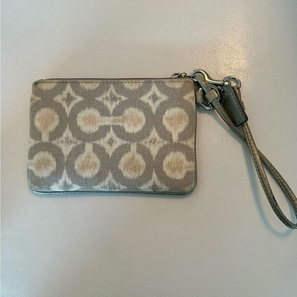 Coach cream canvas wristlet with leather trim. - Picture 3 of 8